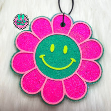 Load image into Gallery viewer, Smiley Flower Freshie