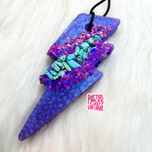 Load image into Gallery viewer, Lightning Bolt Geode Freshie