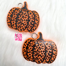 Load image into Gallery viewer, Leopard Pumpkin Freshie Vent Clips
